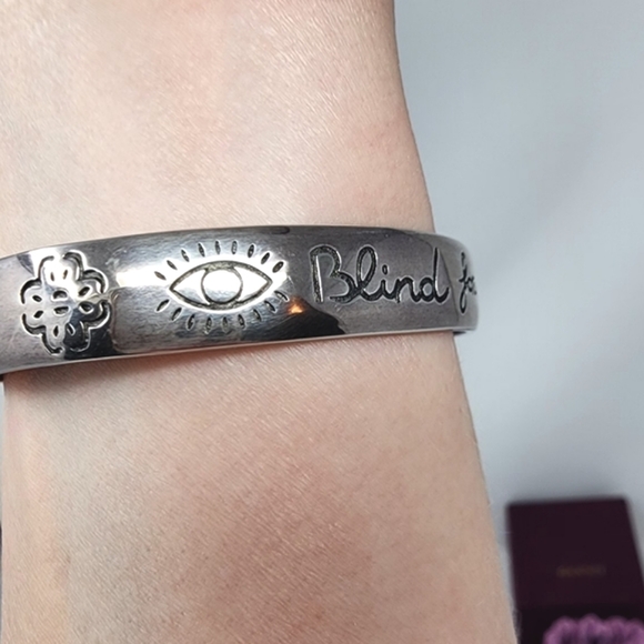Gucci Blind For Love Silver Cuff Bracelet - Picture 12 of 17